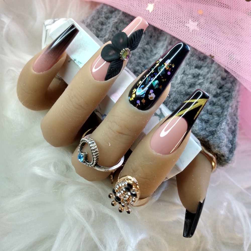 Press on nails (long coffin)